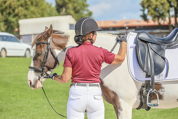 White Fleurs Burgundy top